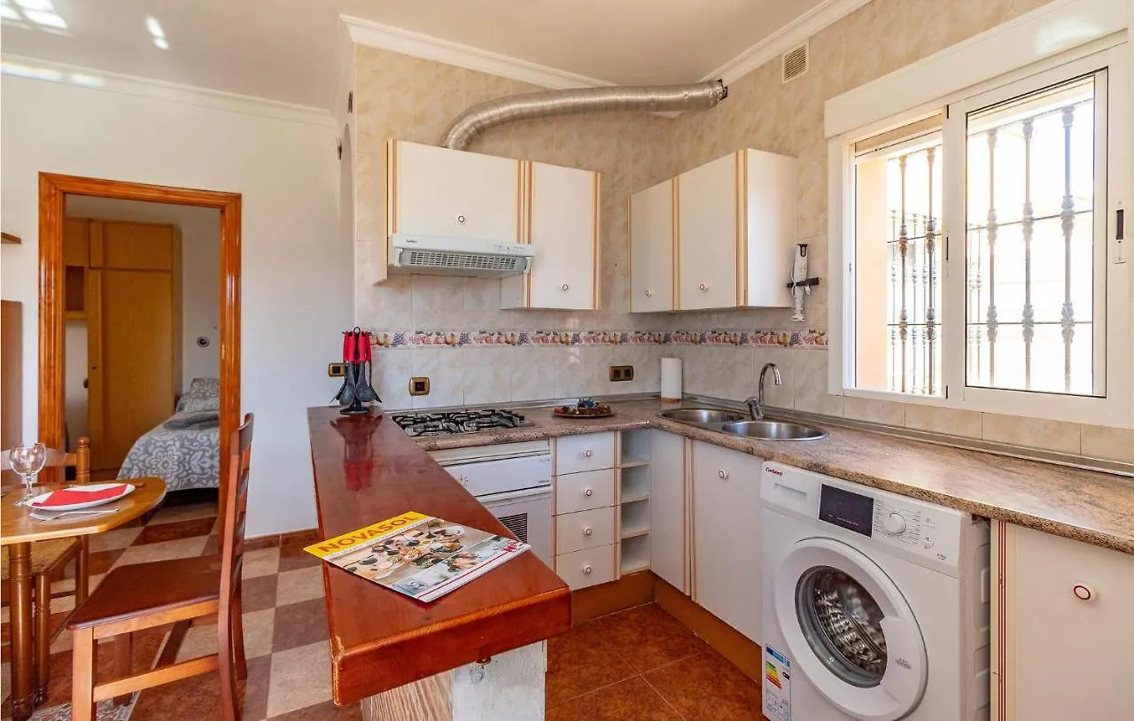 2 Bedroom Cozy Apartment In Benajarafe