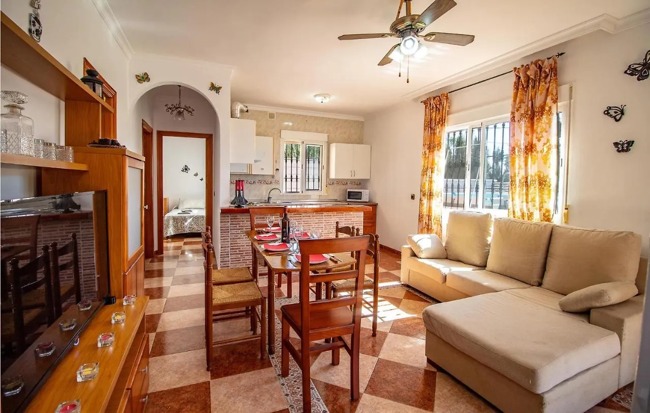 2 Bedroom Cozy Apartment In Benajarafe