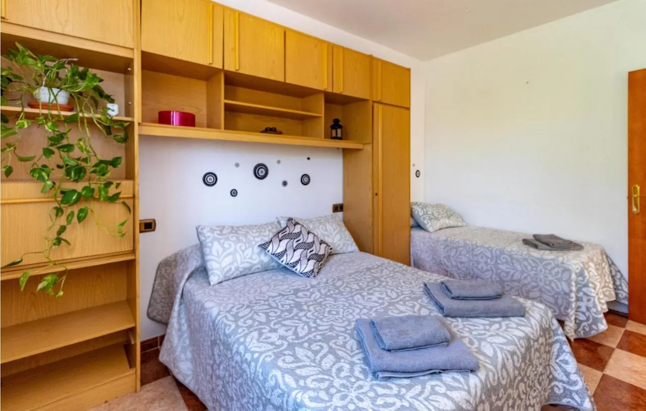 2 Bedroom Cozy Apartment In Benajarafe 0*,