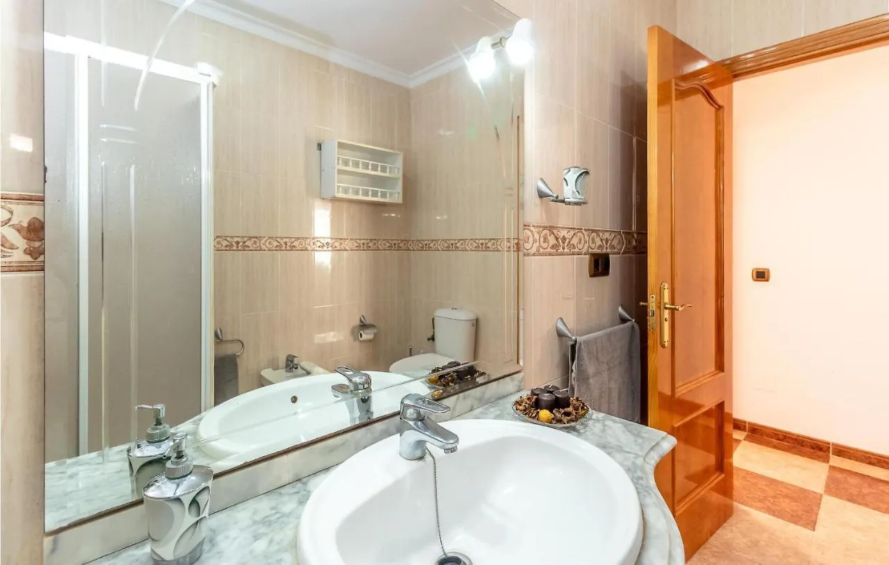 2 Bedroom Cozy Apartment In Benajarafe 0*,