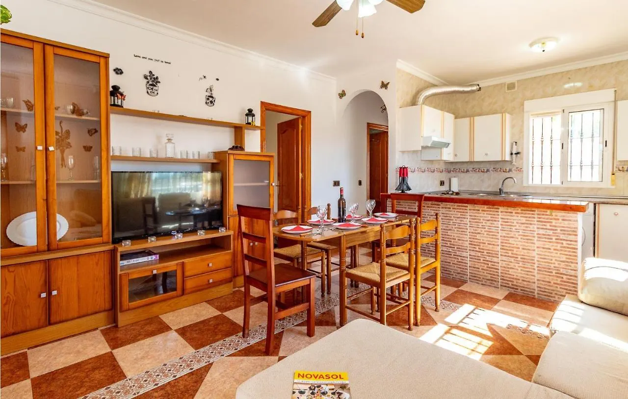 2 Bedroom Cozy Apartment In Benajarafe