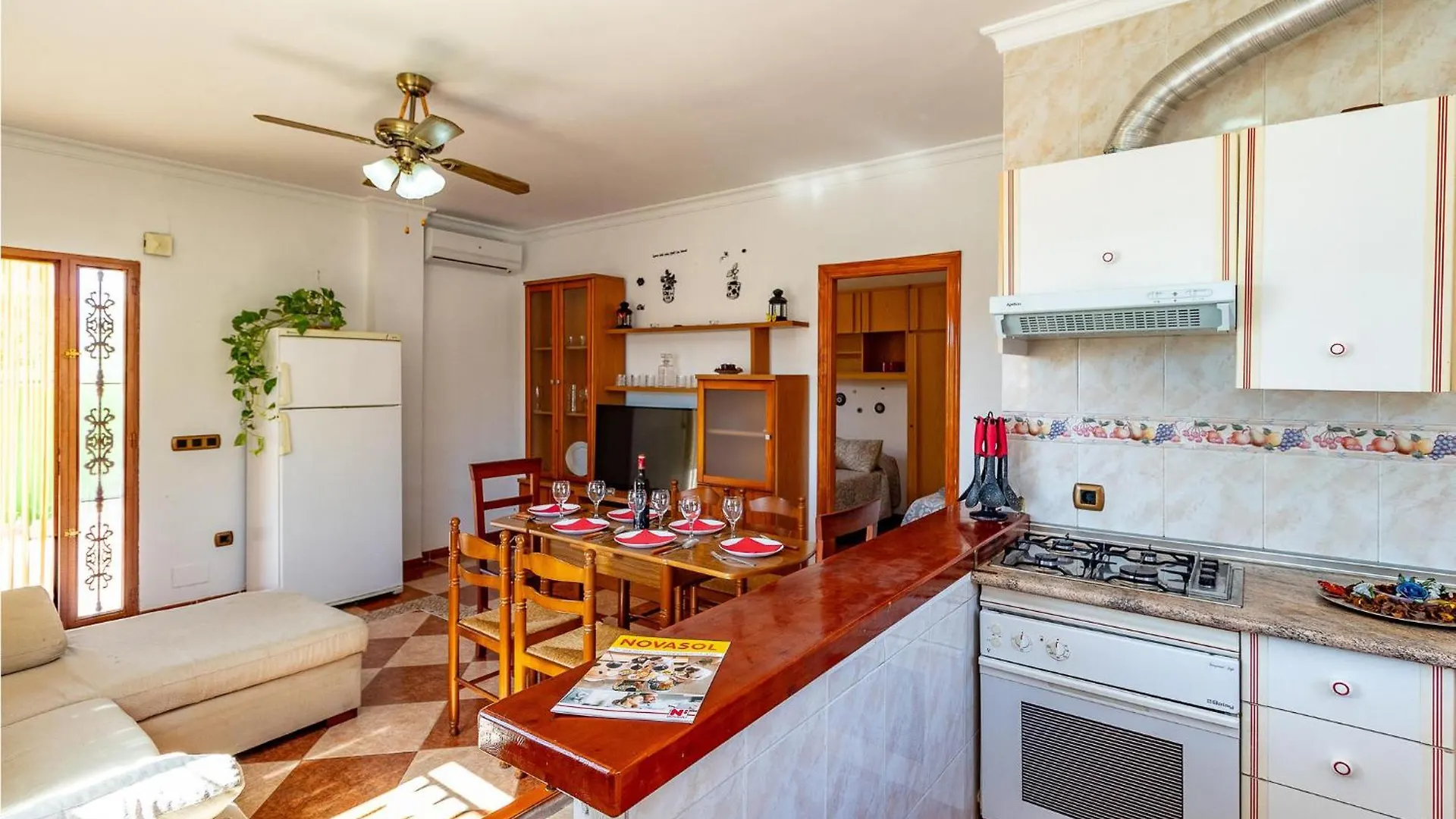 2 Bedroom Cozy Apartment In Benajarafe